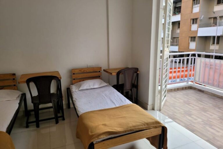imperial 1 pg services hostel pune