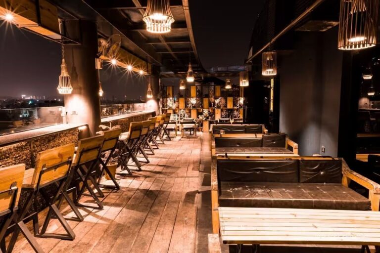 ten 11 lounge