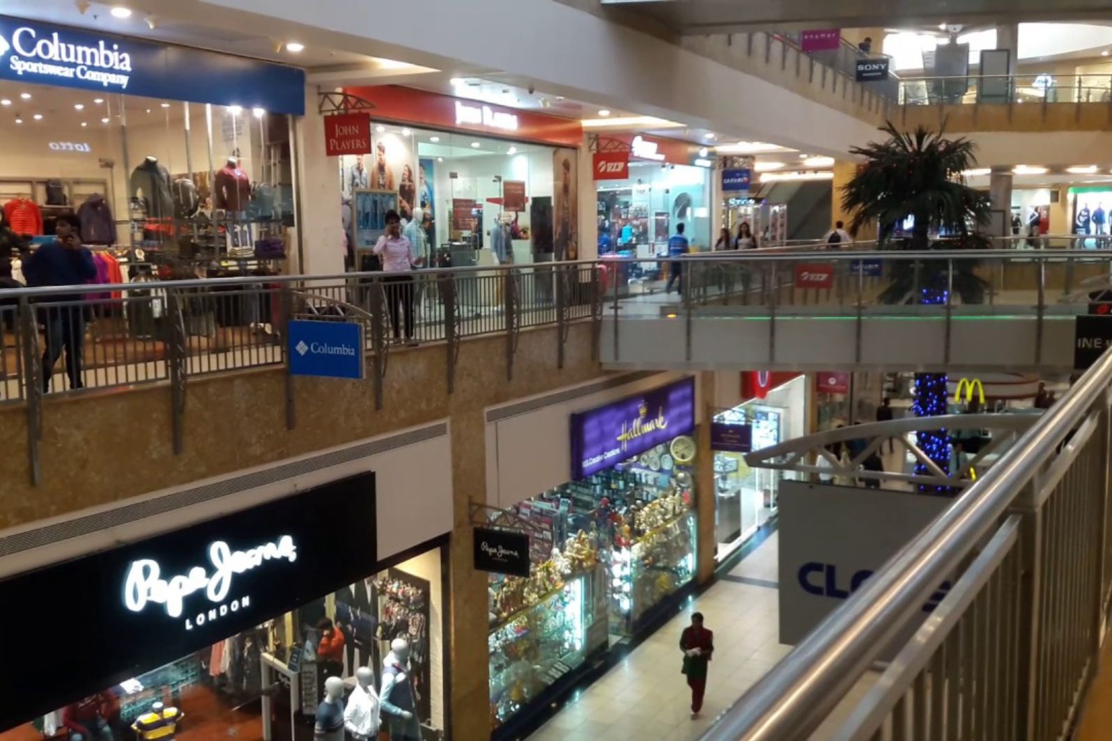 gip mall sector 18 noida