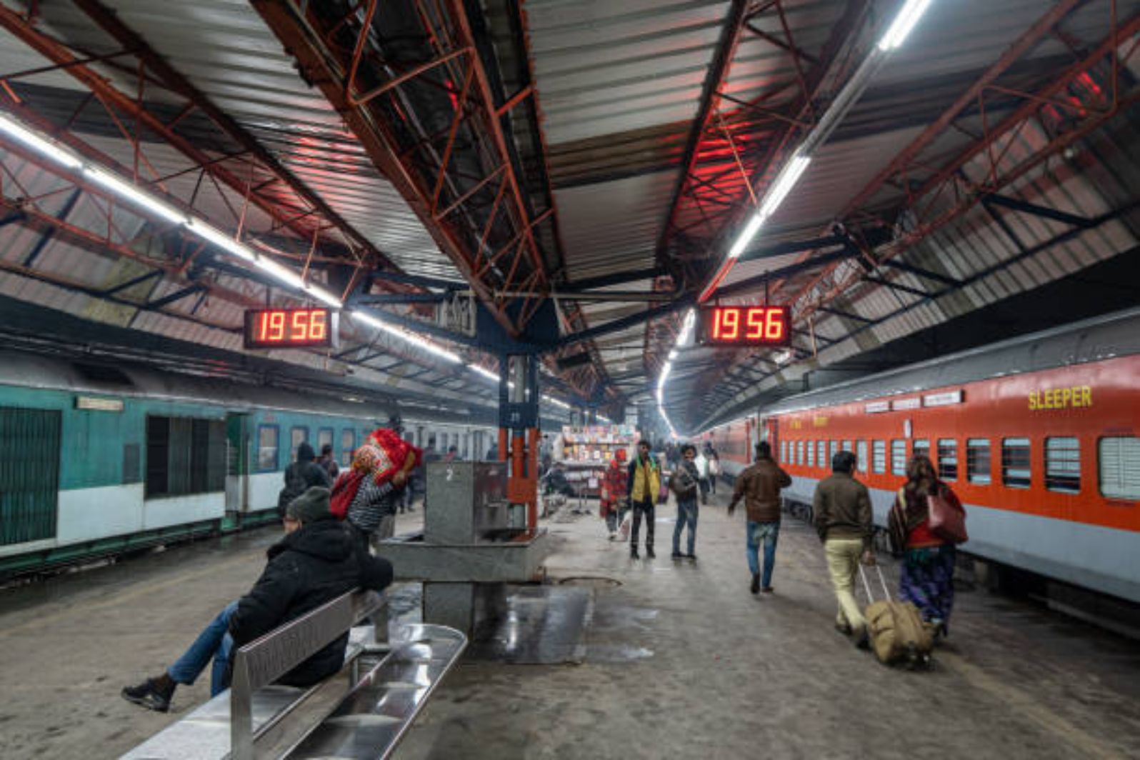 old delhi railway station platform 1