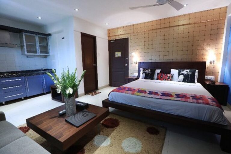 oyo 19156 hotel greenforest andheri mumbai
