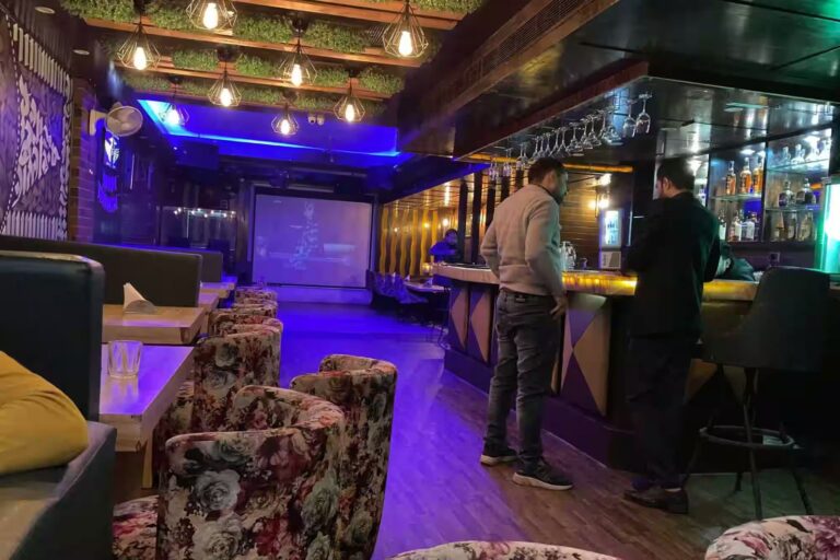 zest astor 18 bar & lounge noida